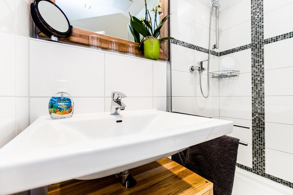 Design Apartment In Koeln Mit Terrasse Ruang foto