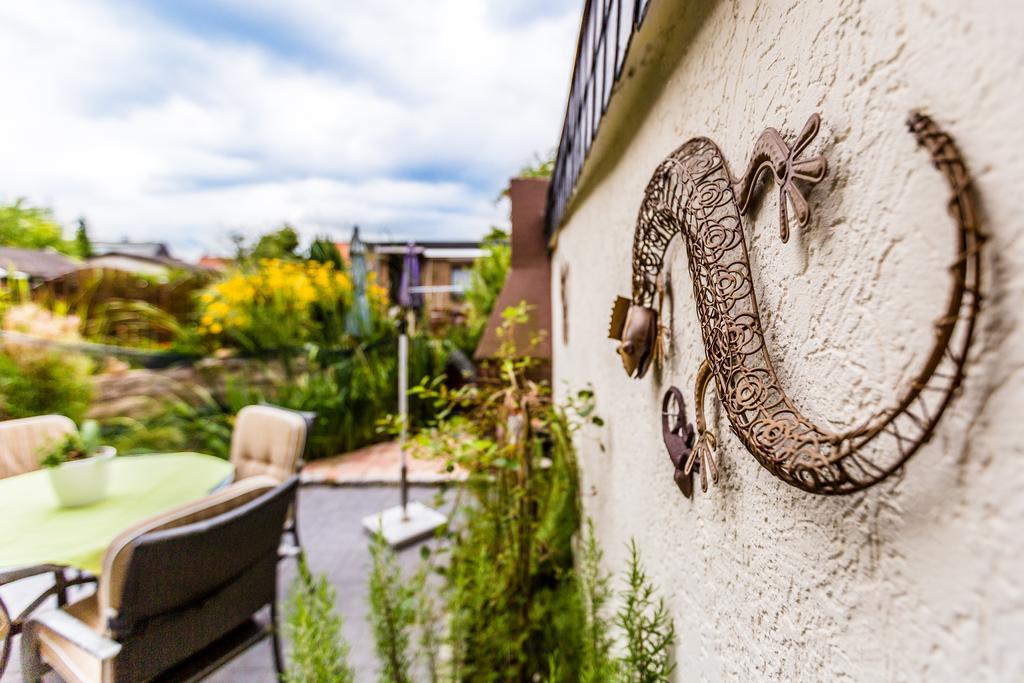 Design Apartment In Koeln Mit Terrasse Bagian luar foto