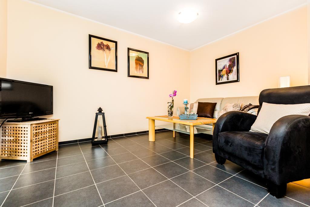 Design Apartment In Koeln Mit Terrasse Bagian luar foto