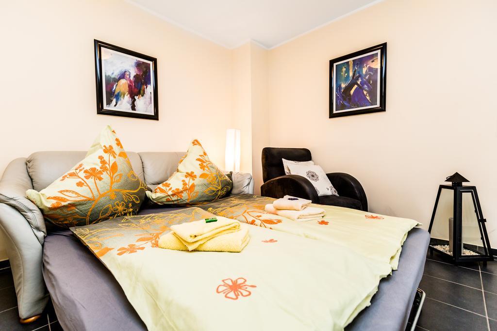 Design Apartment In Koeln Mit Terrasse Bagian luar foto
